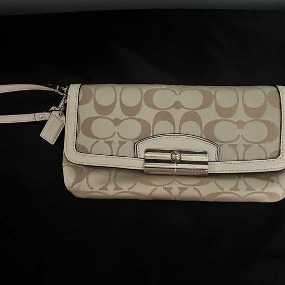 Coach Beige Signature Wristlet NWT - Picture 5 of 8